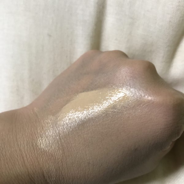 手の甲に伸ばしてみた